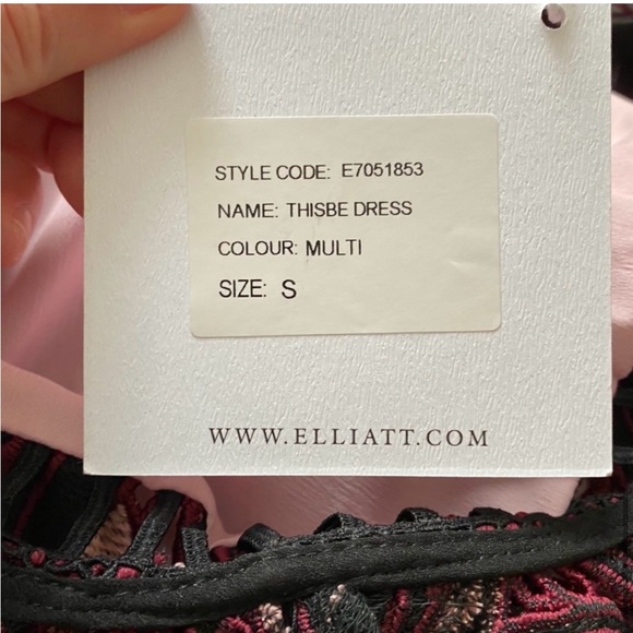 Elliatt Thisbe Appliqué Dress - Picture 7 of 7